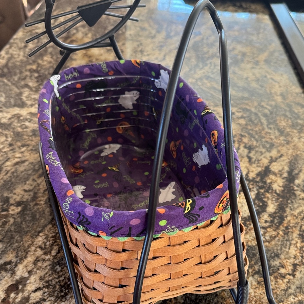 Longaberger Cat-Shaped Black Metal and Brown Wicker Basket - Picture 3 of 13